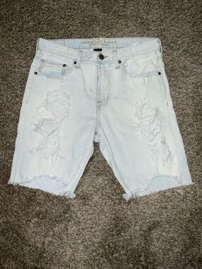 American Eagle Outfitters Light-Wash Lined Distressed Bermuda Jean Shorts  31